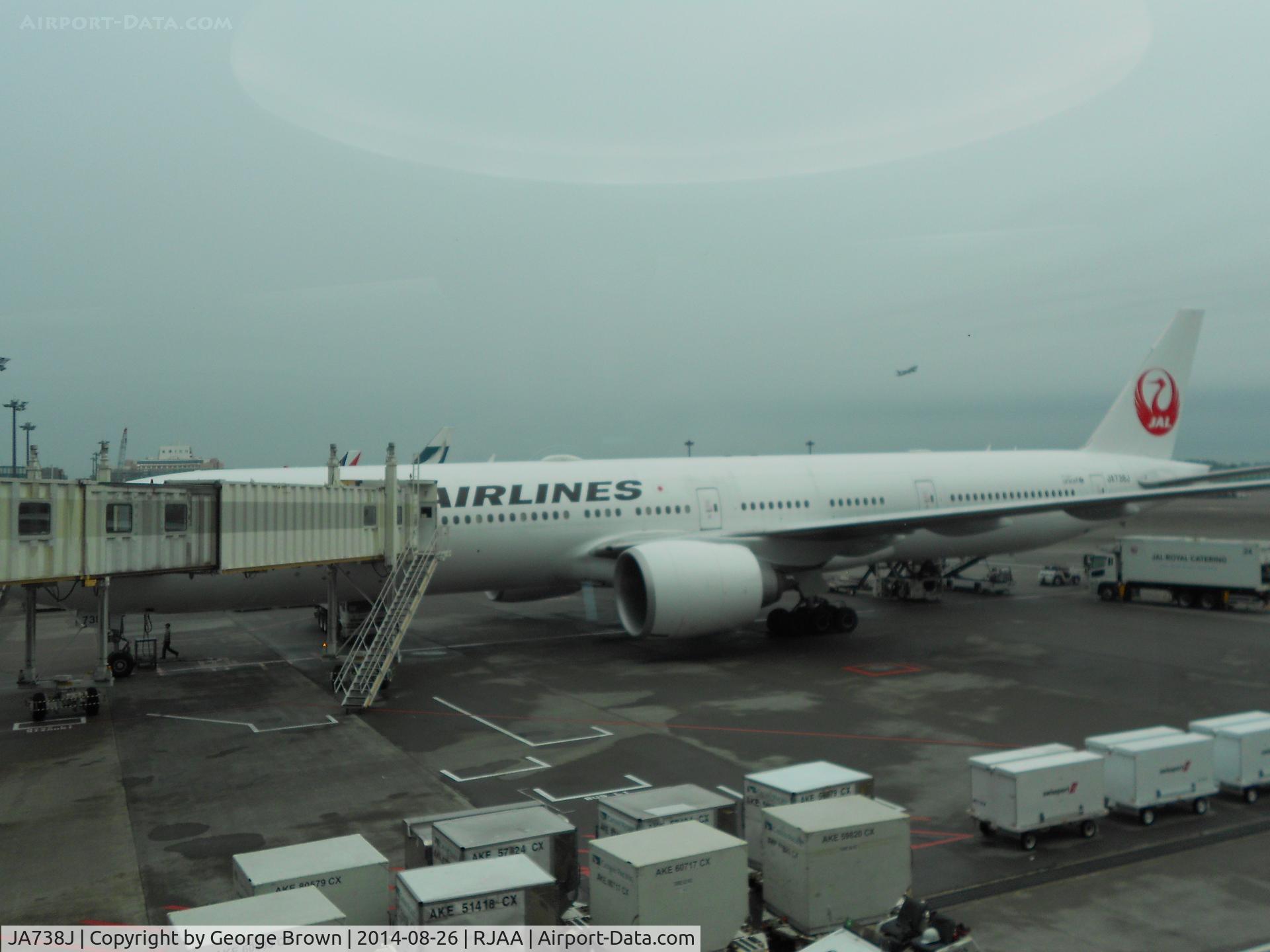 JA738J, 2008 Boeing 777-346/ER C/N 32436, Awaiting loading at RJAA