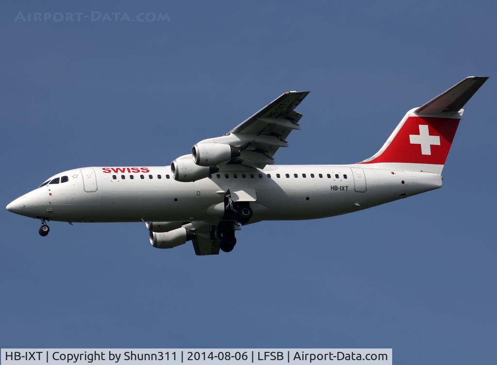 HB-IXT, 1995 British Aerospace Avro 146-RJ100 C/N E3259, Landing rwy 16