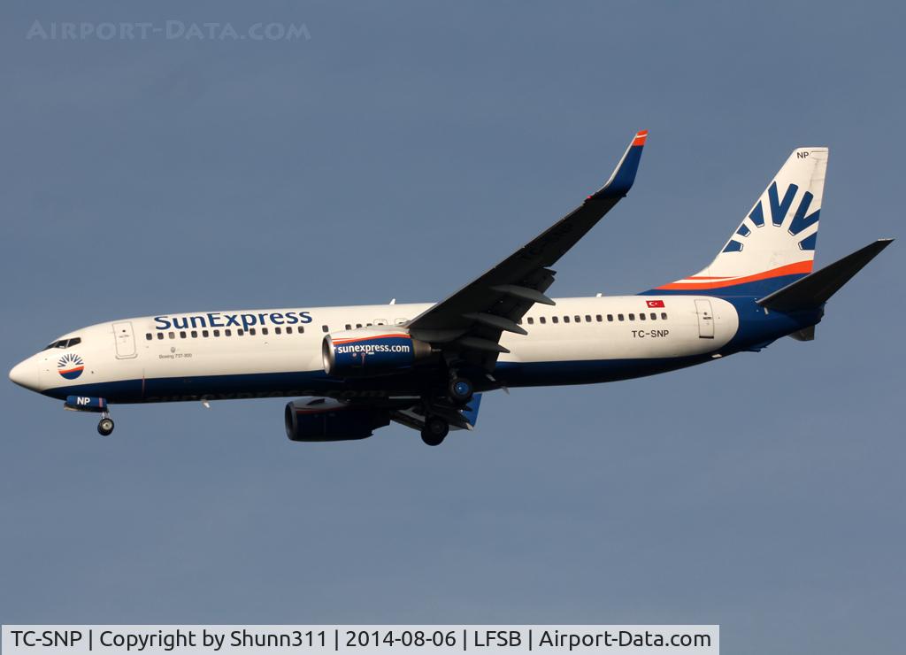 TC-SNP, 2010 Boeing 737-8HC C/N 40777, Landing rwy 16