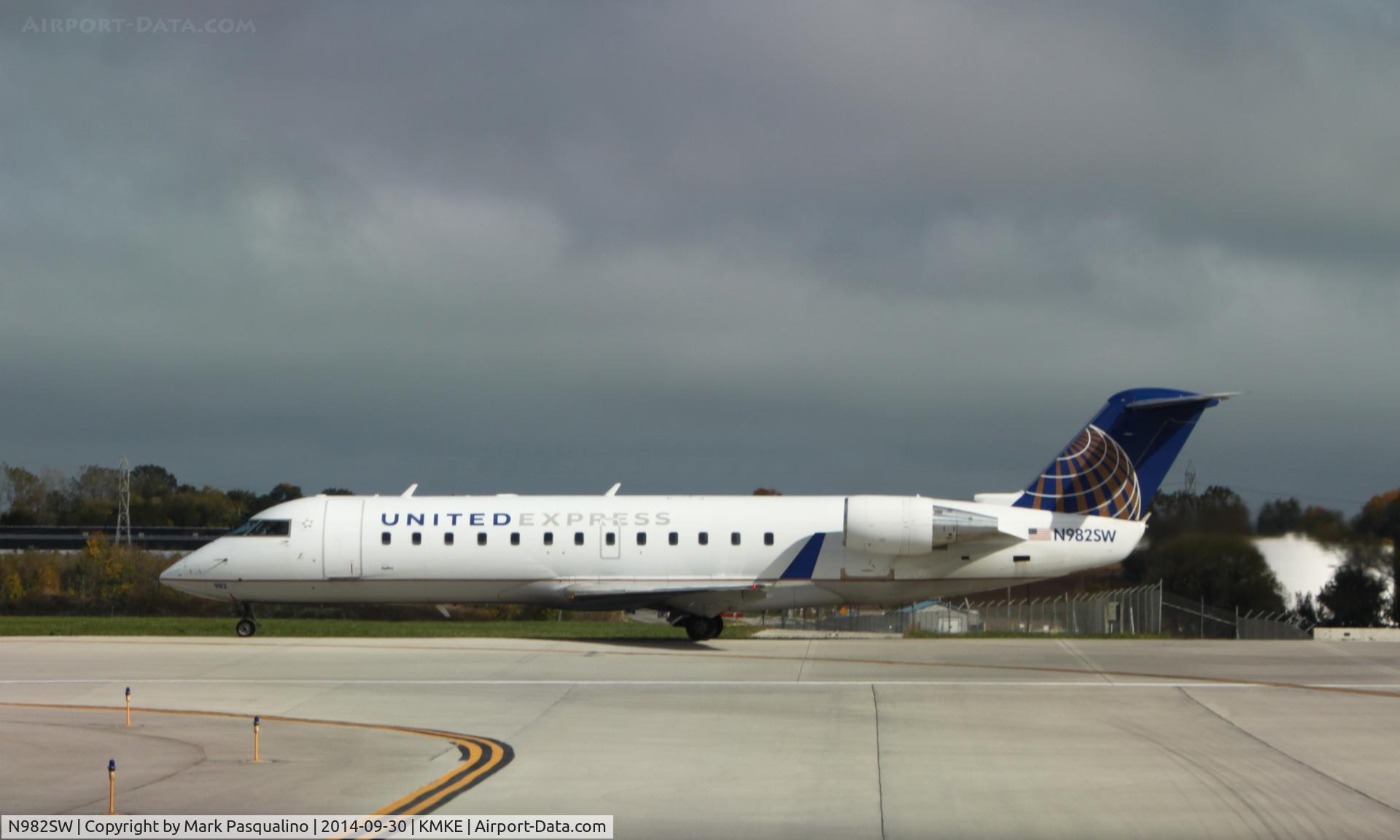 N982SW, 2004 Bombardier CRJ-200 (CL-600-2B19) C/N 7956, CL-600-2B19