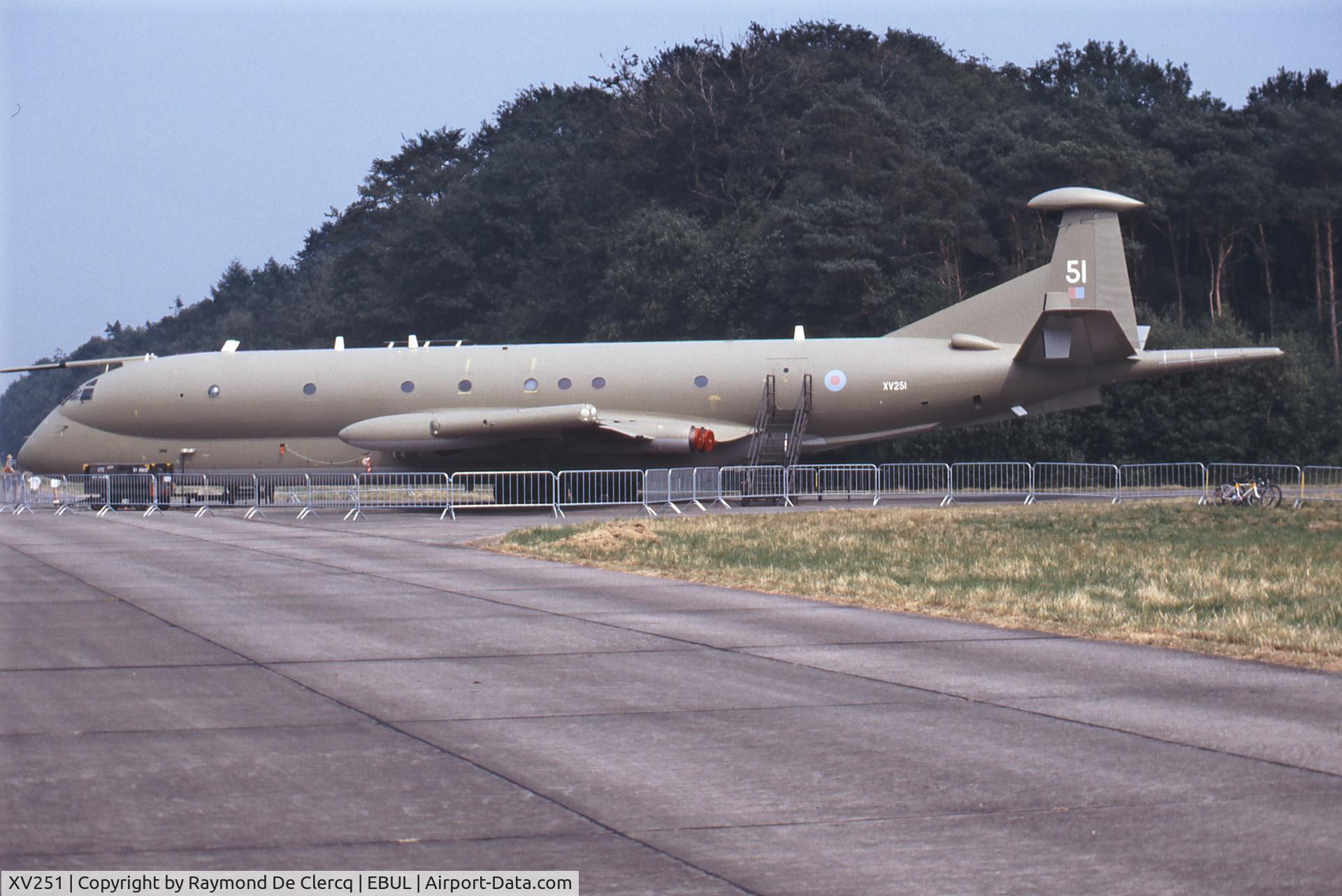 XV251, Hawker Siddeley Nimrod MR.2 C/N 8026, At the Ursel airshow in july 1995.