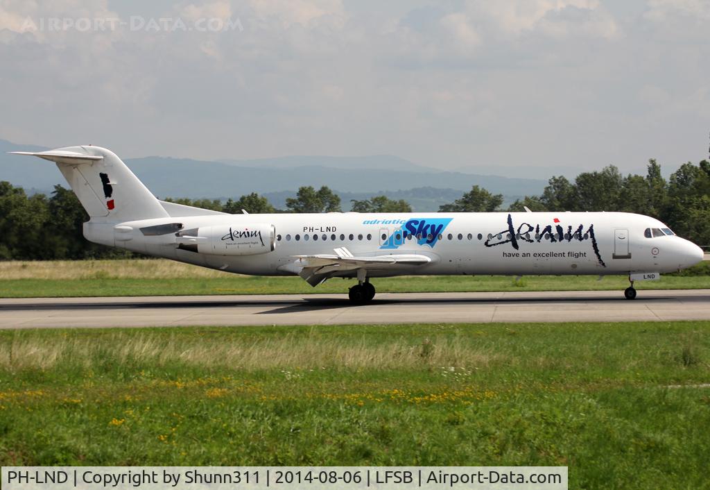 PH-LND, 1990 Fokker 100 (F-28-0100) C/N 11320, Landing rwy 16