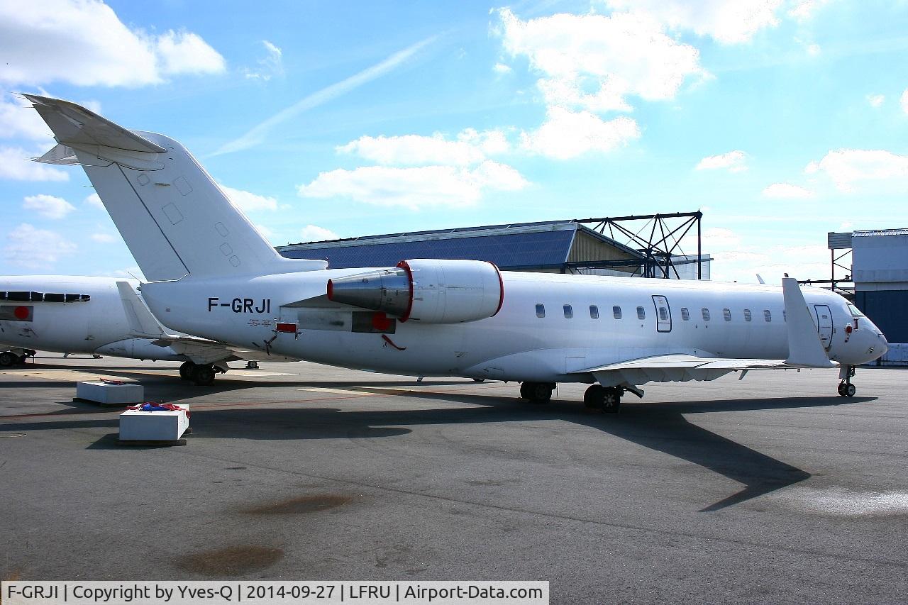 F-GRJI, 1996 Canadair CRJ-100ER (CL-600-2B19) C/N 7147, Canadair Regional Jet CRJ-100ER, BritAir HOP! parking area, Morlaix-Ploujean airport (LFRU-MXN)