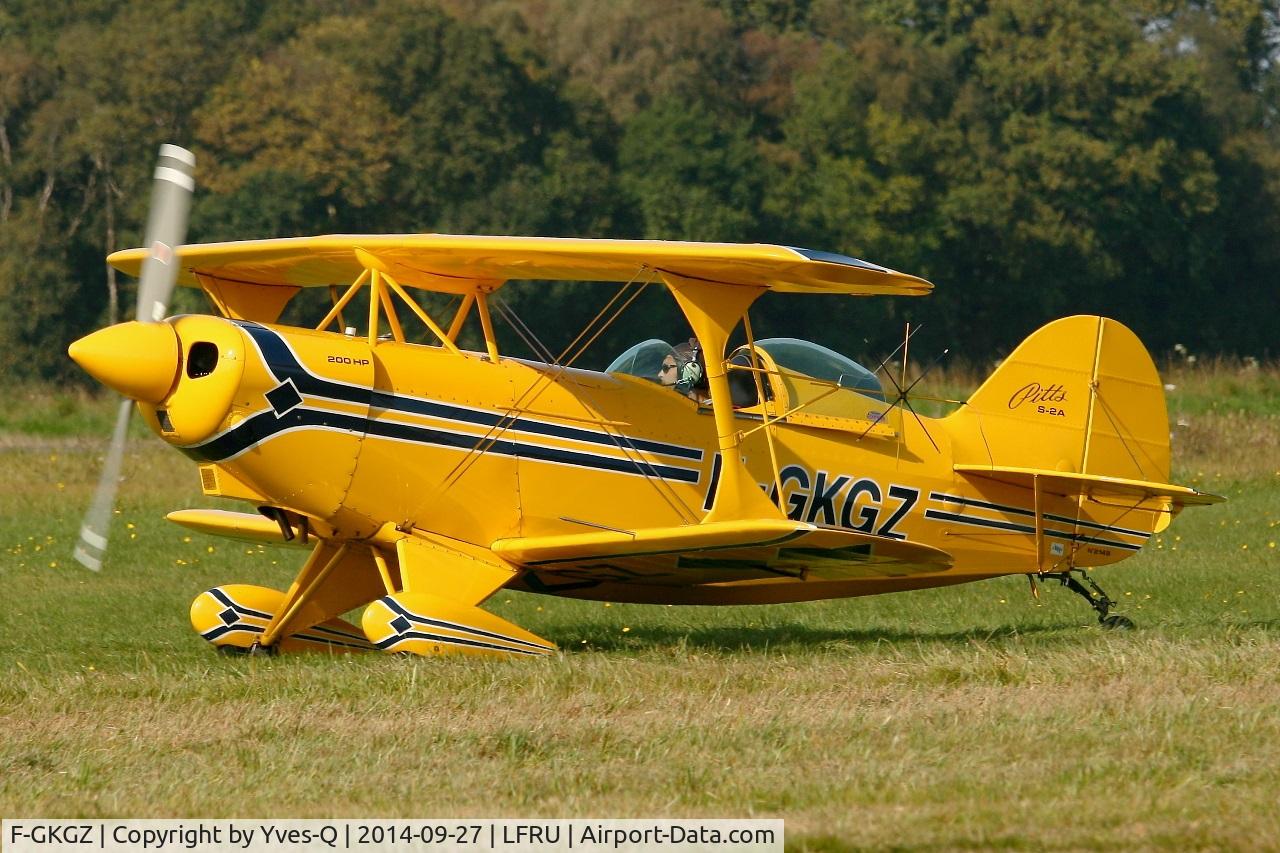 F-GKGZ, 1977 Pitts S-2A Special C/N 2149, Pitts S-2A Special, Taxiing to holding point, Morlaix-Ploujean airport (LFRU-MXN) air show in september 2014