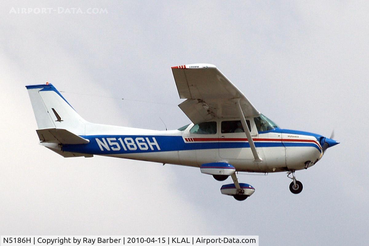 N5186H, 1975 Cessna 172M C/N 17265365, Cessna 172M Skyhawk [172-65365] Lakeland-Linder~N 15/04/2010