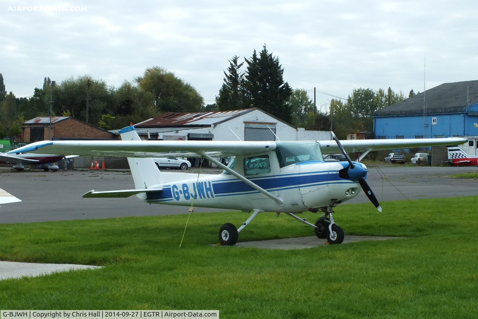 G-BJWH, 1982 Reims F152 C/N 1919, Elstree resident