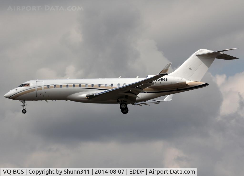 VQ-BGS, 2007 Bombardier BD-700-1A10 Global Express XRS C/N 9254, Landing rwy 25L
