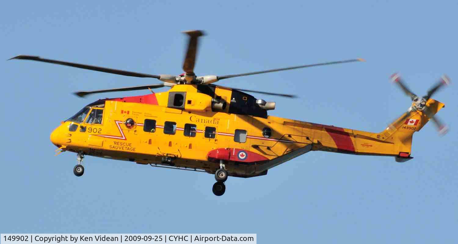 149902, 2000 AgustaWestland CH-149 Cormorant C/N 50058/511002/CSH02, Inbound to helipad at Vancouver harbour.