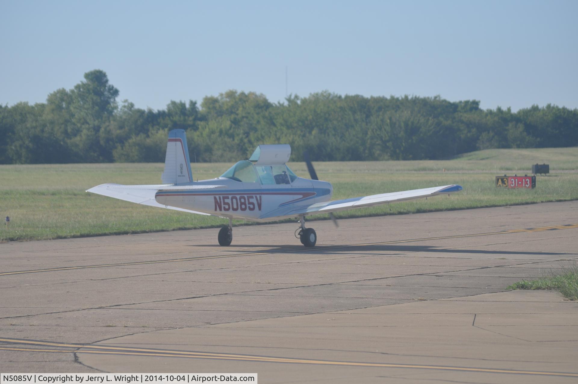 N5085V, 1977 Varga 2150A Kachina C/N VAC-74-77, Taxing before  takeoff at Dallas Executive Airport.