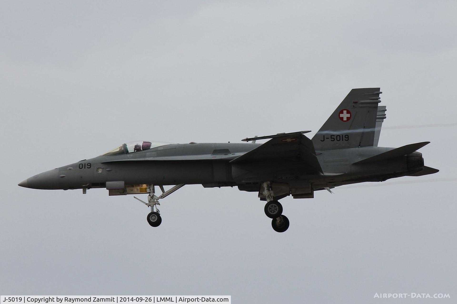 J-5019, McDonnell Douglas F/A-18C Hornet C/N 1368/SFC019, F/A18 Hornet J-5019 Swiss Air Force