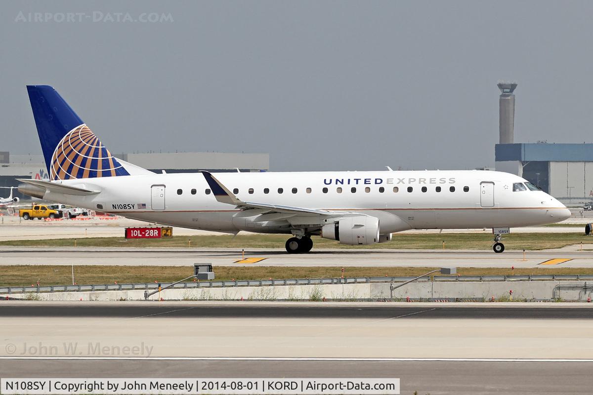 N108SY, 2014 Embraer 175LR (ERJ-170-200LR) C/N 17000401, United Express livery