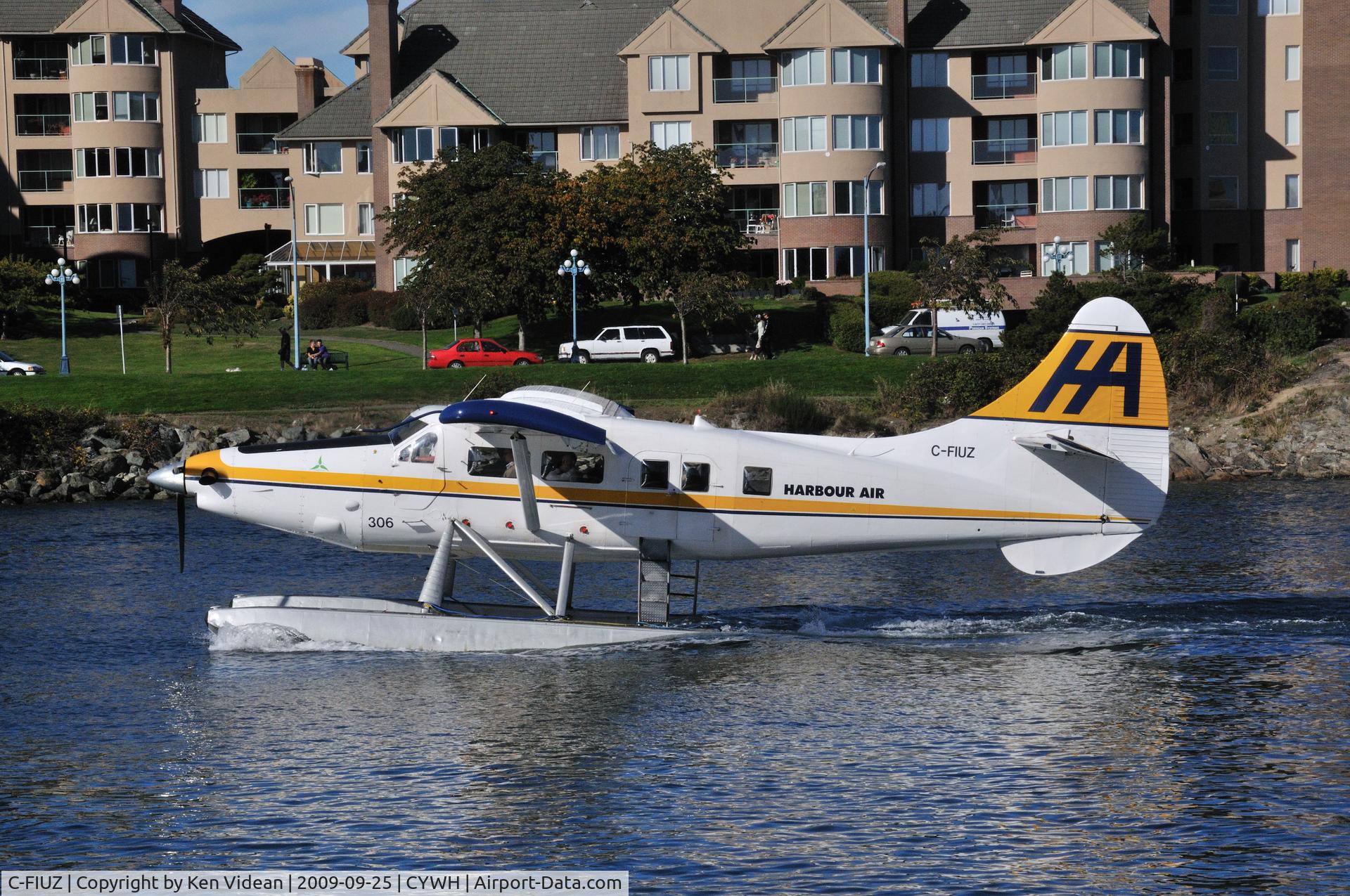 C-FIUZ, 1956 De Havilland Canada DHC-3T Vazar Turbine Otter C/N 135, Taxiing for departure