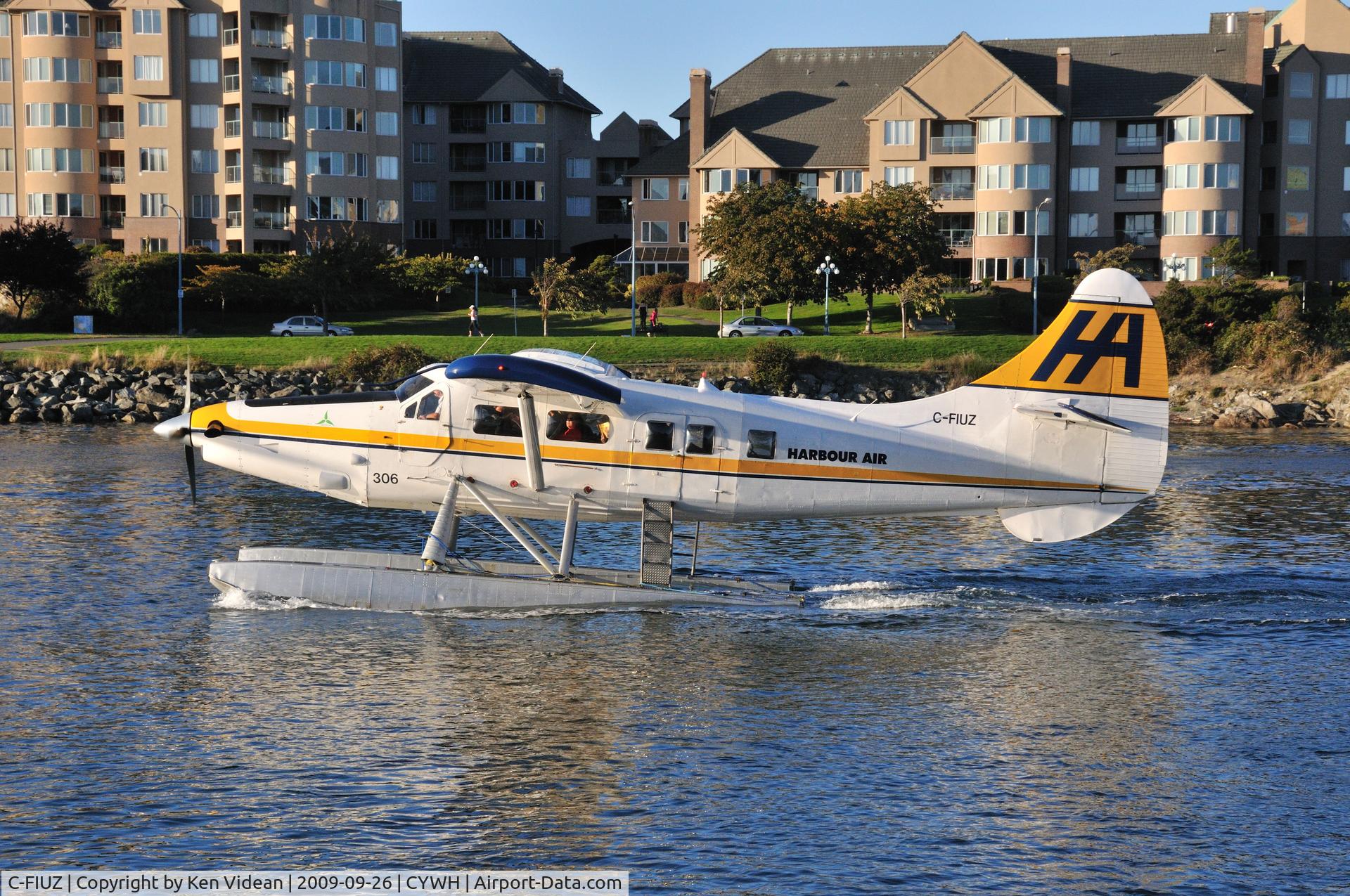 C-FIUZ, 1956 De Havilland Canada DHC-3T Vazar Turbine Otter C/N 135, Taxiing for departure.