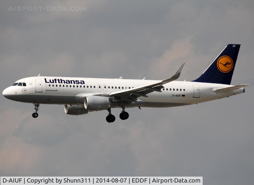 D-AIUF, 2014 Airbus A320-214 C/N 6141, Landing rwy 25L