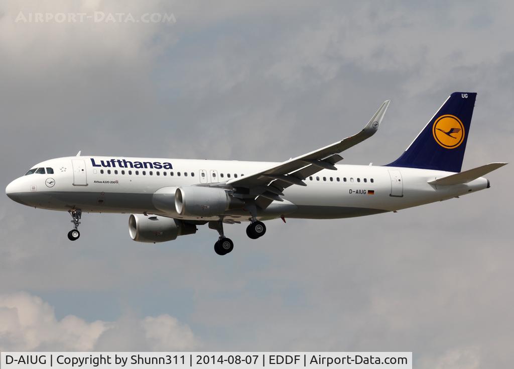 D-AIUG, 2014 Airbus A320-214 C/N 6202, Landing rwy 25L