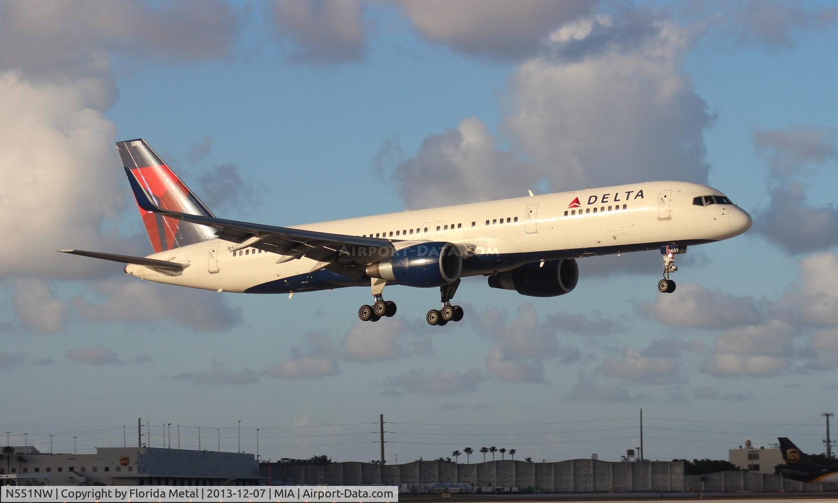 N551NW, 2001 Boeing 757-251 C/N 26498, Delta 757-200