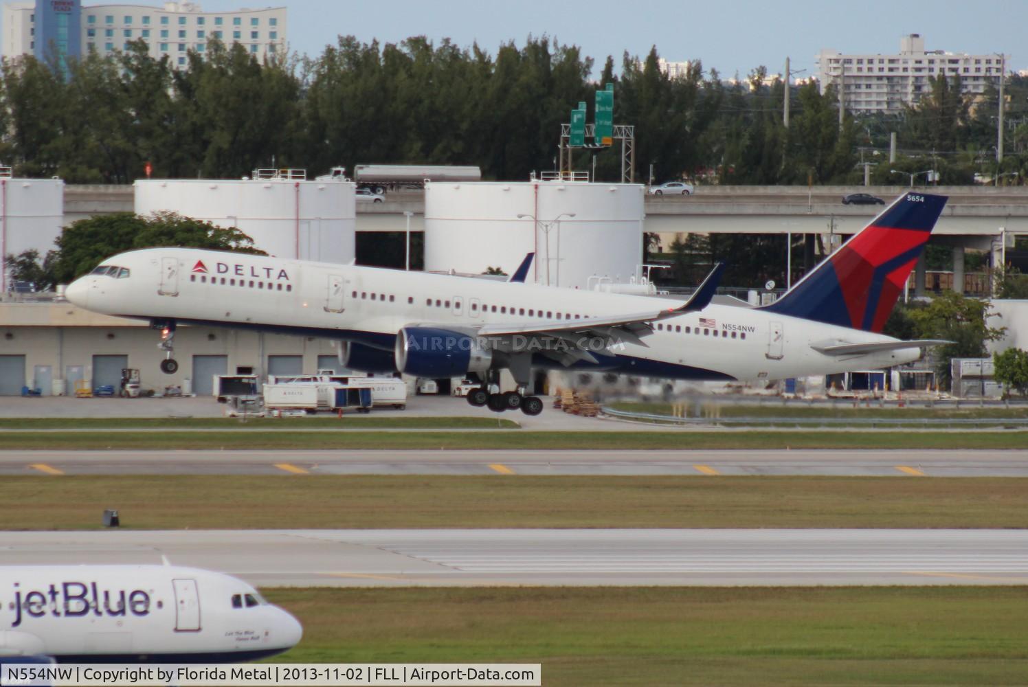 N554NW, 2001 Boeing 757-251 C/N 26501, Delta 757-200