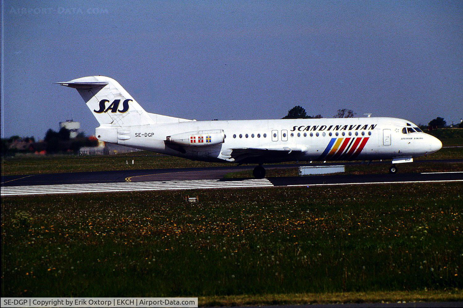 SE-DGP, 1982 Fokker F.28-4000 Fellowship C/N 11191, SE-DGP in CPH 1998-04