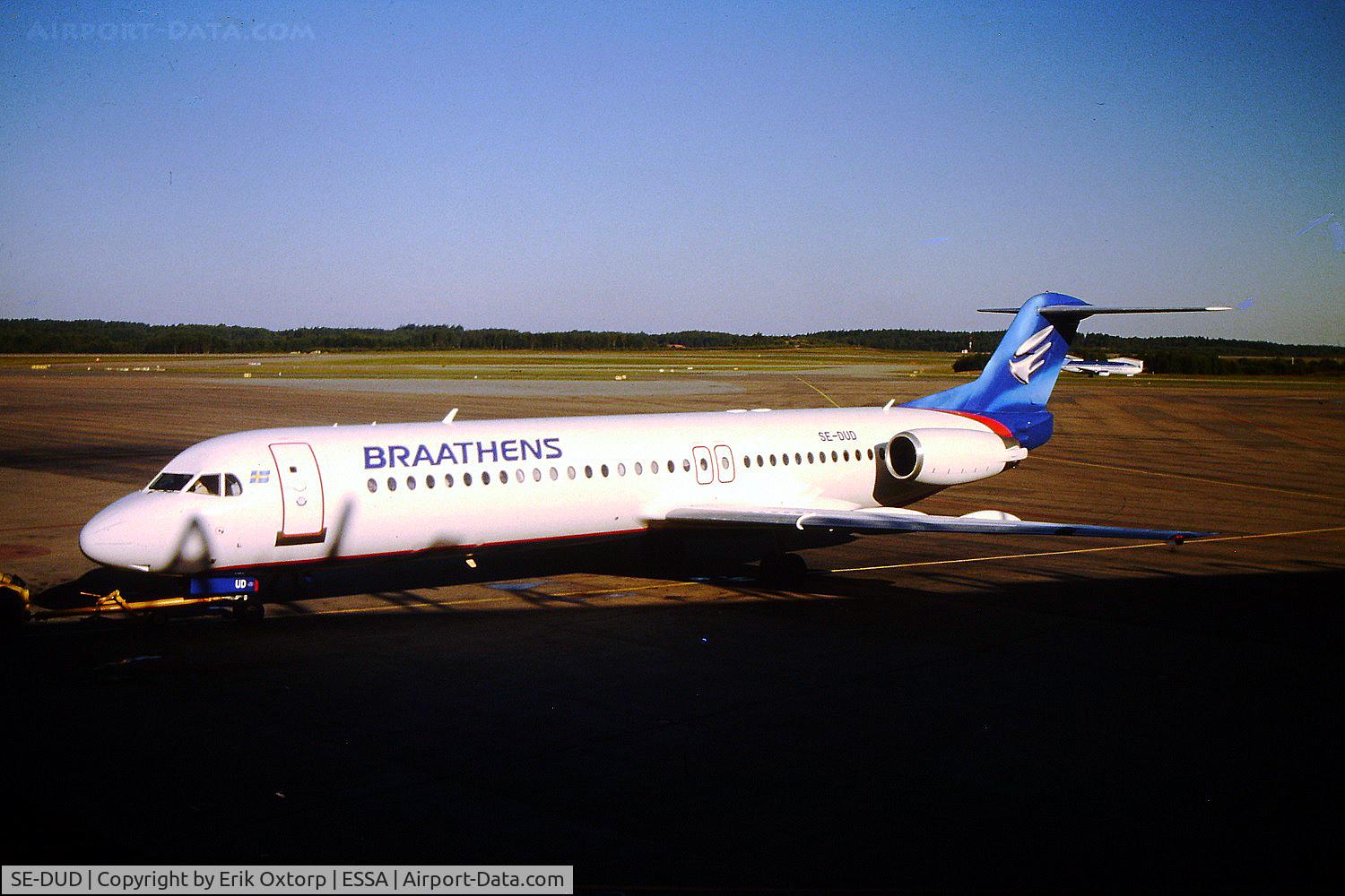 SE-DUD, 1990 Fokker 100 (F-28-0100) C/N 11325, SE-DUD in ARN 1998-09