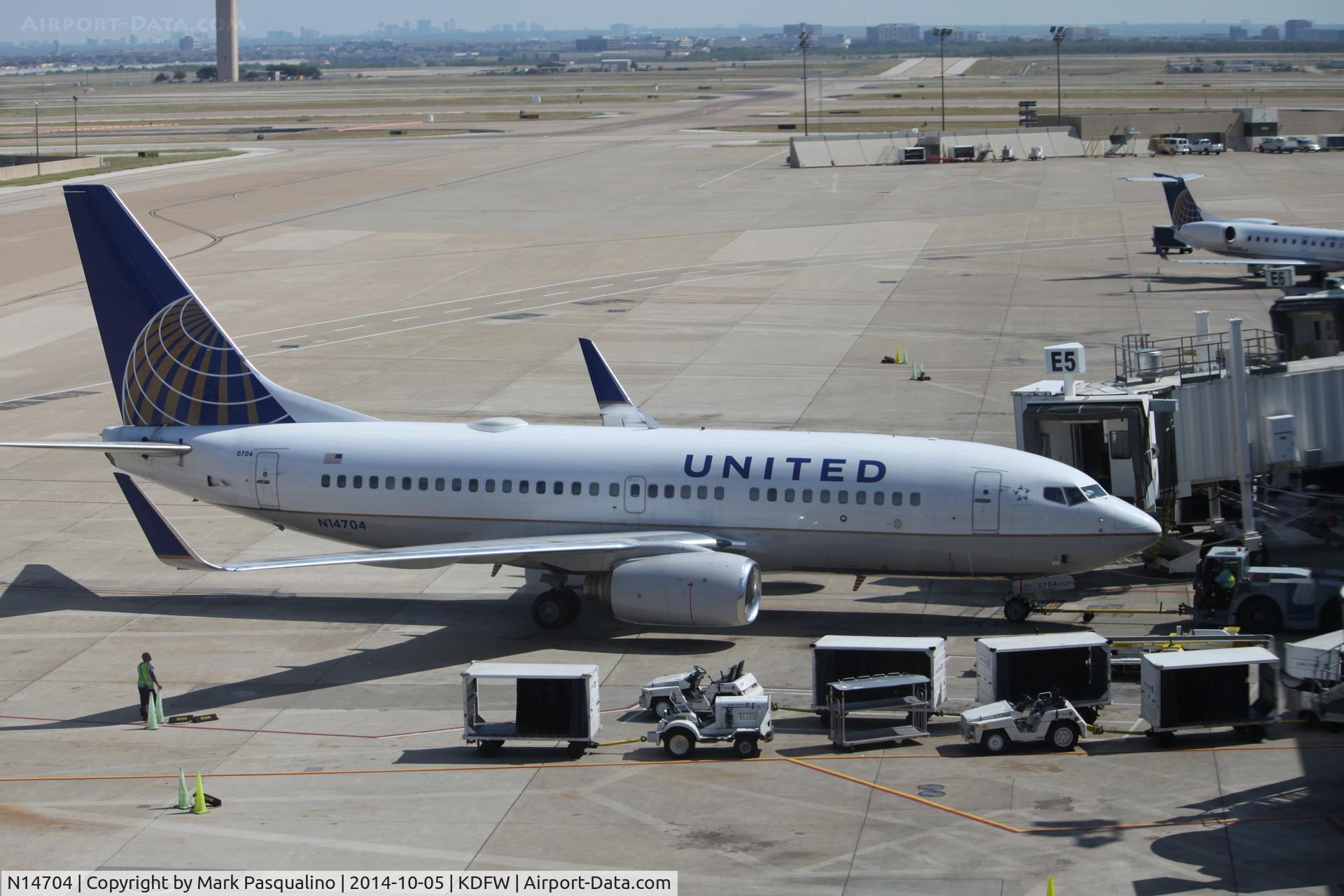 N14704, 1998 Boeing 737-724 C/N 28765, Boeing 737-700