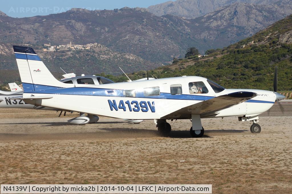 N4139V, 1999 Piper PA-32R-301T Turbo Saratoga C/N 3257085, Taxiing