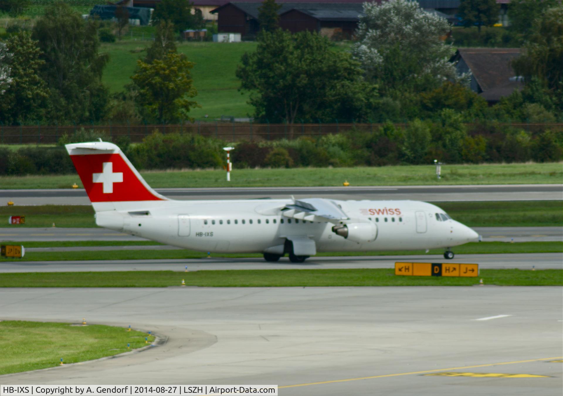 HB-IXS, 1995 British Aerospace Avro 146-RJ100 C/N E3280, Swiss, is here shortly after landing at Zürich-Kloten(LSZH)