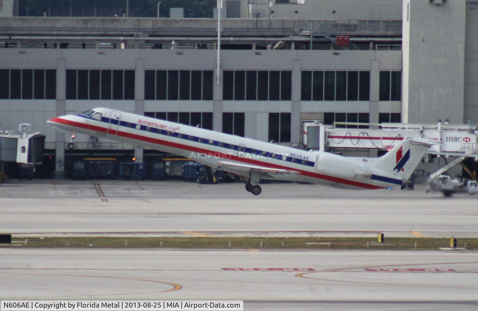 N606AE, 1998 Embraer ERJ-145LR (EMB-145LR) C/N 145062, American Eagle