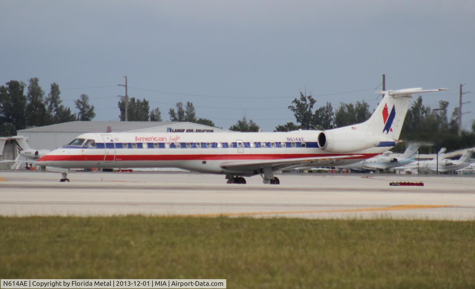 N614AE, 1998 Embraer ERJ-145LR (EMB-145LR) C/N 145086, American Eagle