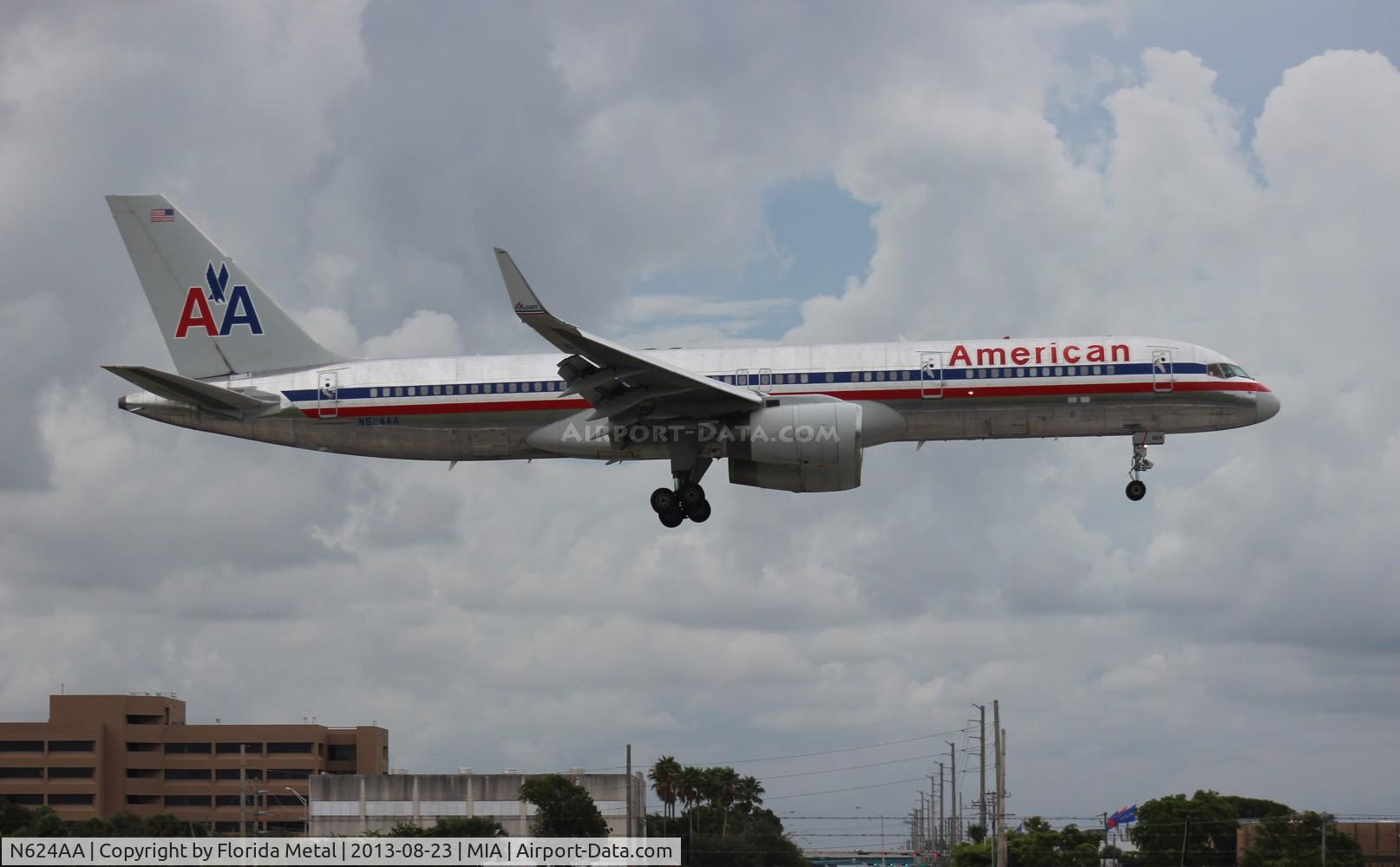 N624AA, 1990 Boeing 757-223 C/N 24582, American