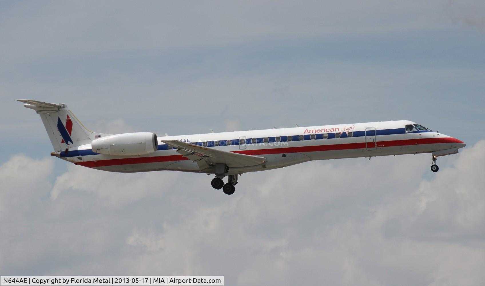 N644AE, 1999 Embraer ERJ-145LR (EMB-145LR) C/N 145204, American Eagle