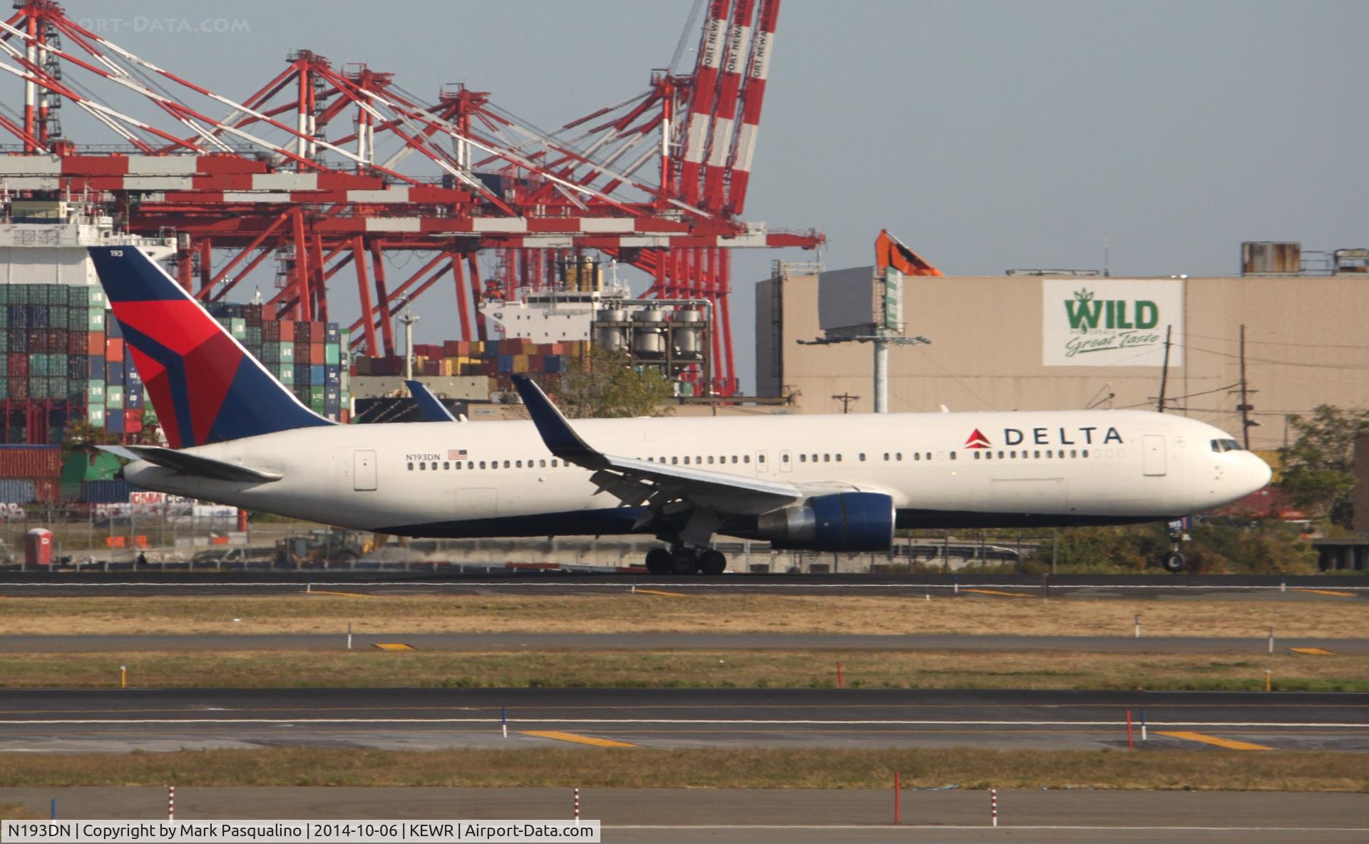 N193DN, 1997 Boeing 767-332 C/N 28450, Boeing 767-300