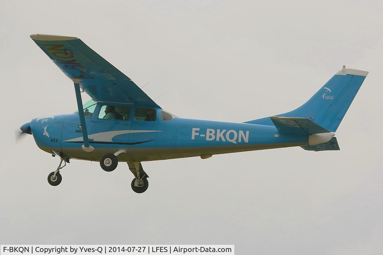 F-BKQN, Cessna 182F Skylane C/N 18254493, Cessna 182F Skylane, Take off rwy 03, Guiscriff airfield (LFES) open day 2014