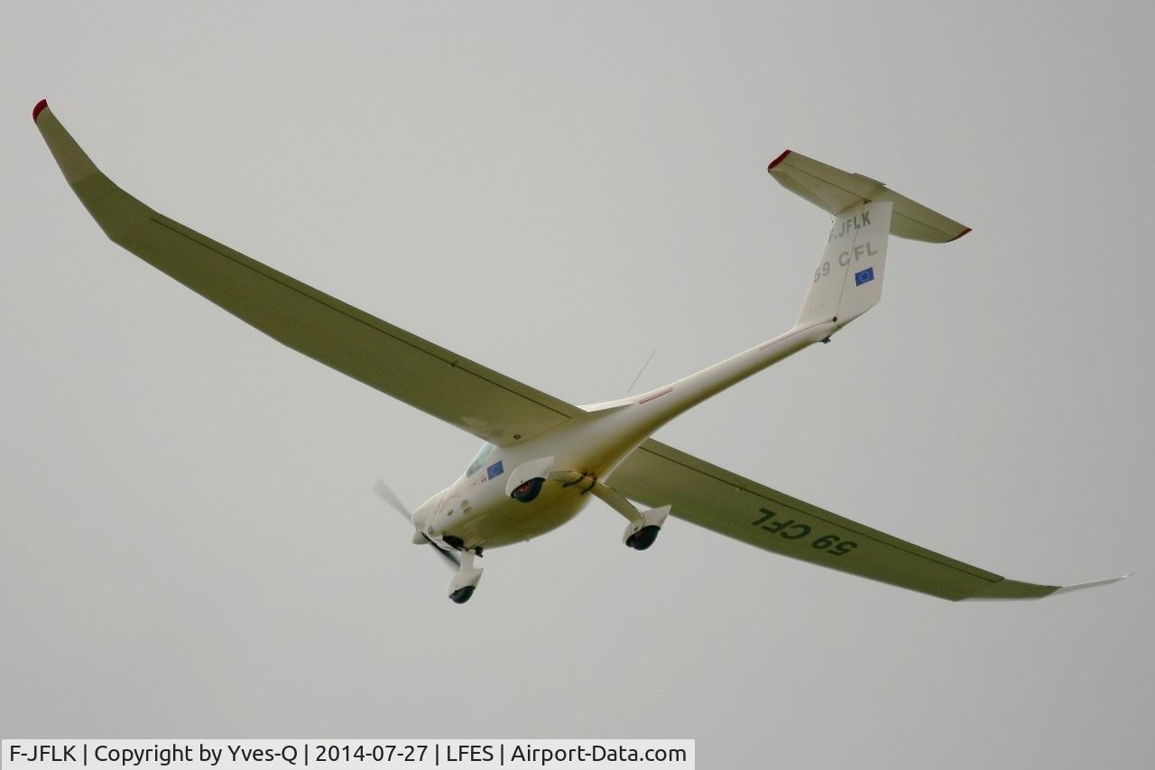 F-JFLK, Urban Air UFM-13 Lambada C/N 59 CLF, Urban Air UFM-13 Lambada, Take off rwy 03, Guiscriff airfield (LFES) open day 2014