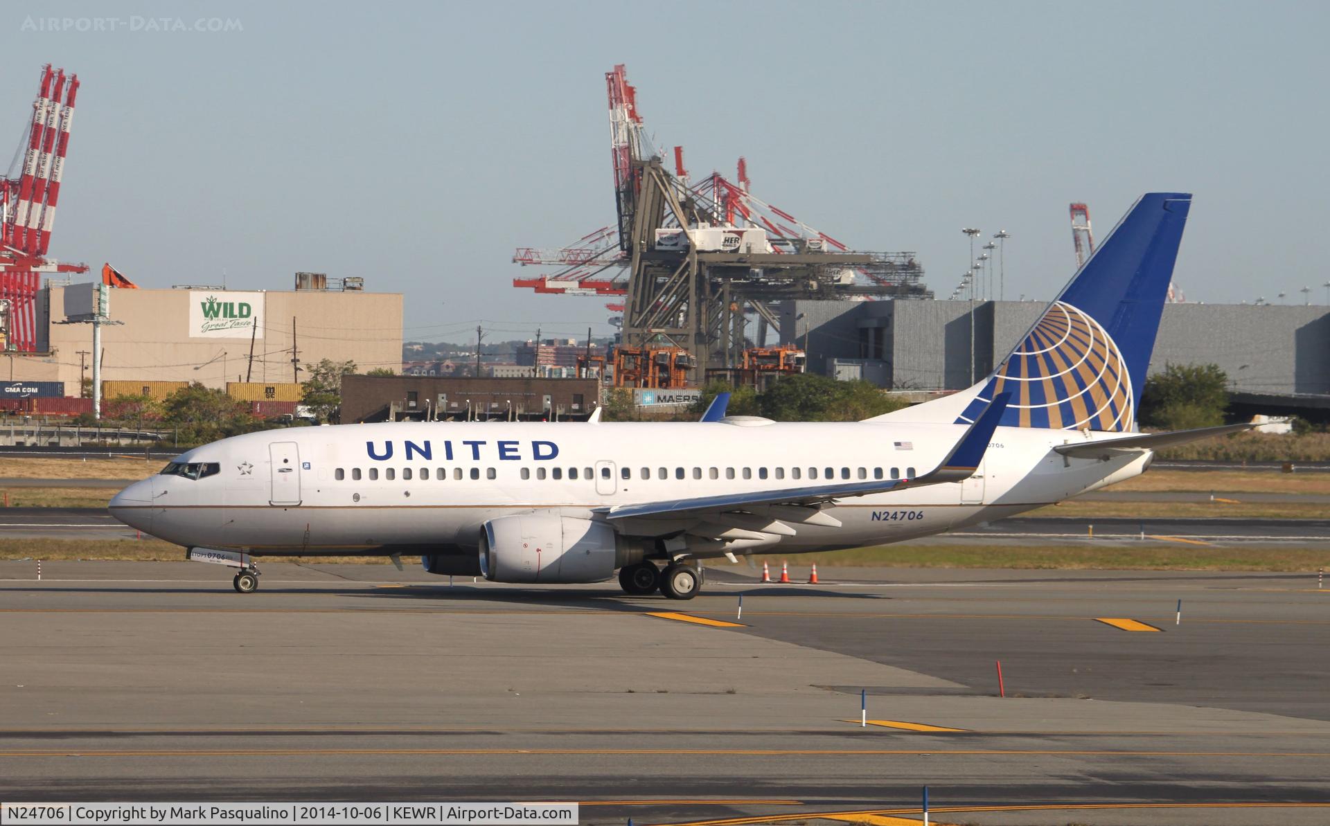 N24706, 1998 Boeing 737-724 C/N 28767, Boeing 737-700