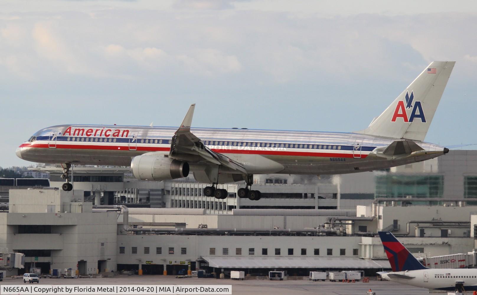 N665AA, 1992 Boeing 757-223 C/N 25299, American