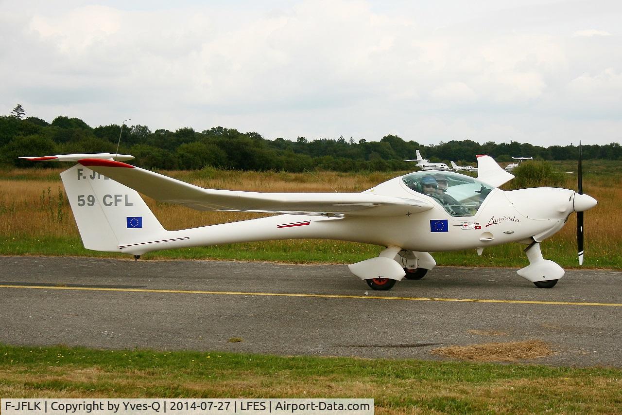 F-JFLK, Urban Air UFM-13 Lambada C/N 59 CLF, Urban Air UFM-13 Lambada, Taxiing to holding point rwy 03, Guiscriff airfield (LFES) open day 2014