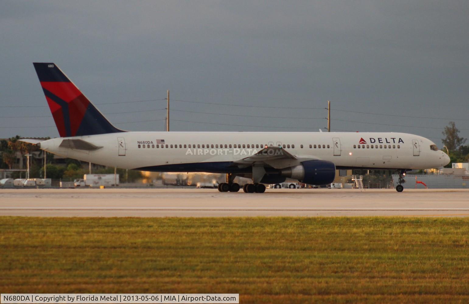 N680DA, 1992 Boeing 757-232 C/N 26956, Delta 757