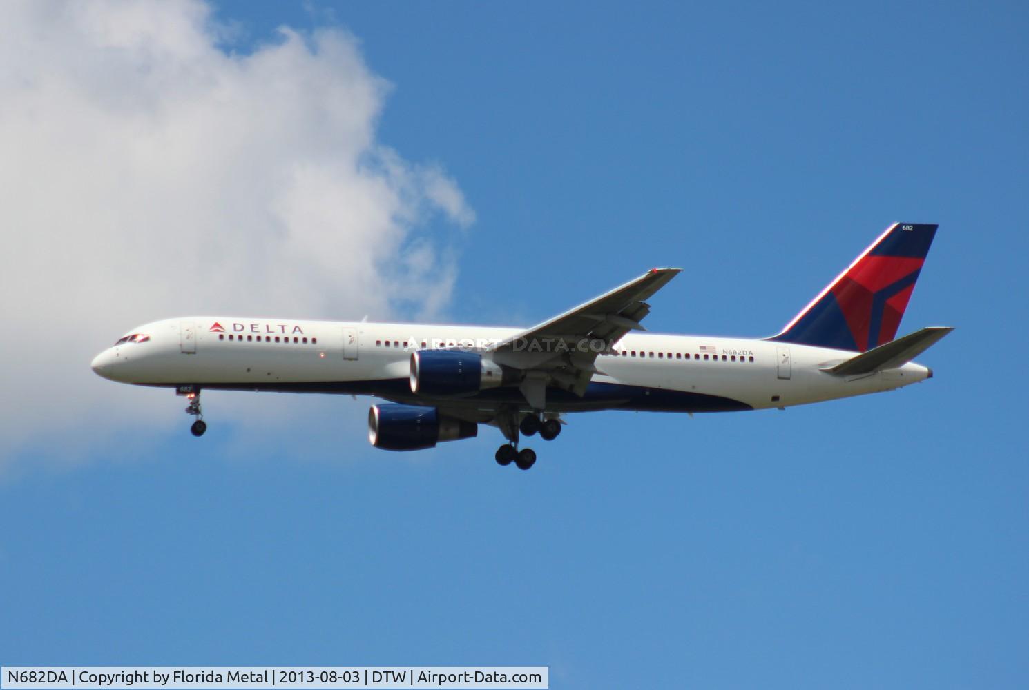 N682DA, 1993 Boeing 757-232 C/N 26958, Delta