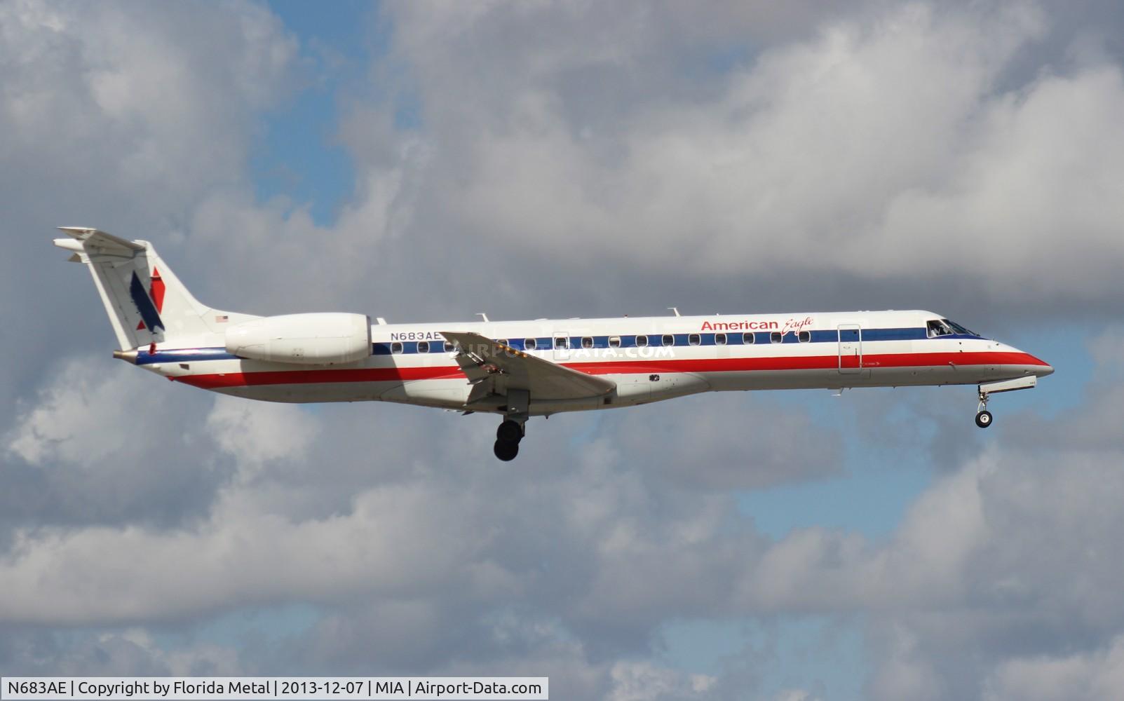 N683AE, 2004 Embraer ERJ-145LR (EMB-145LR) C/N 14500833, American Eagle