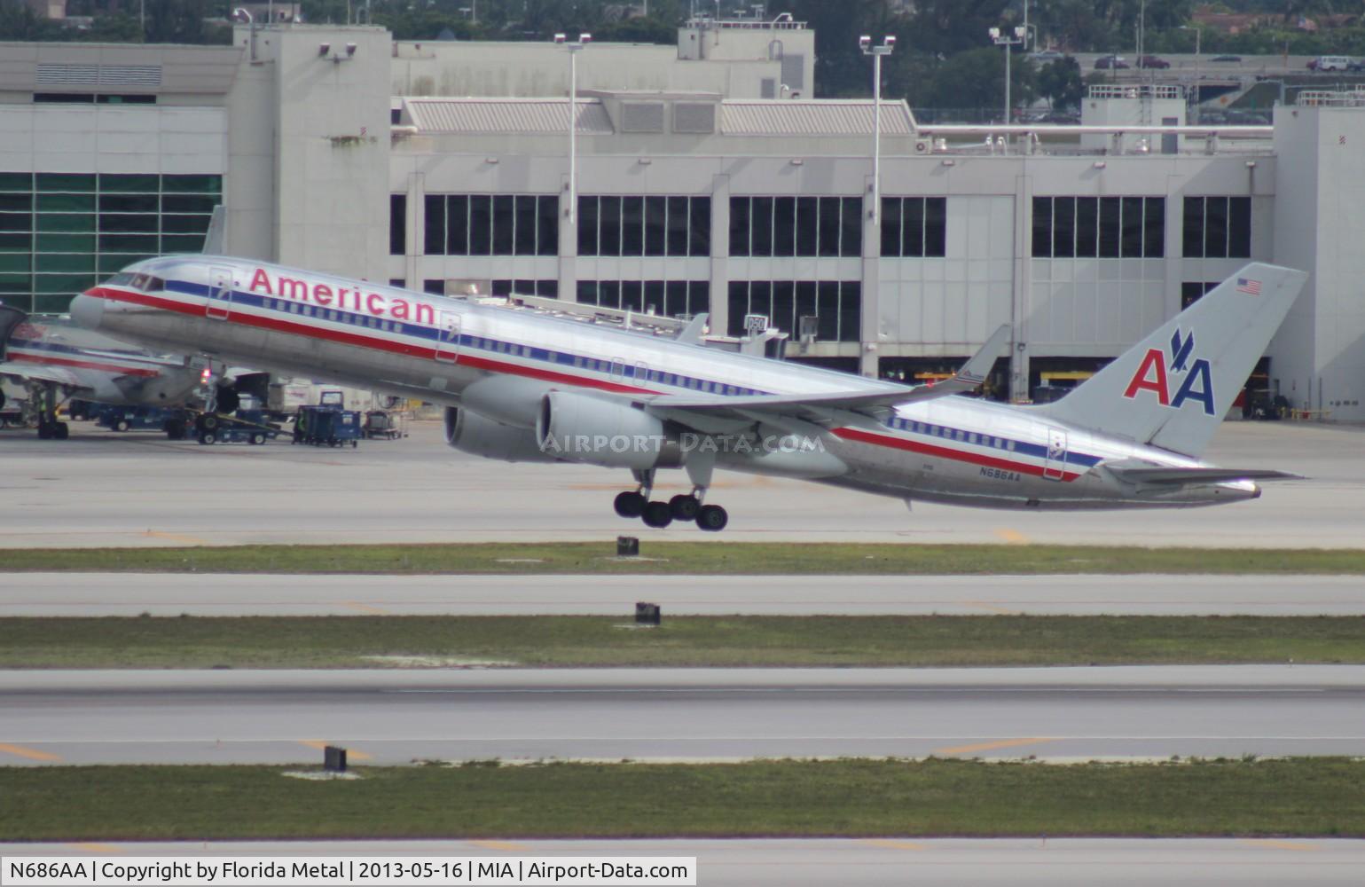N686AA, 1992 Boeing 757-223 C/N 25343, American