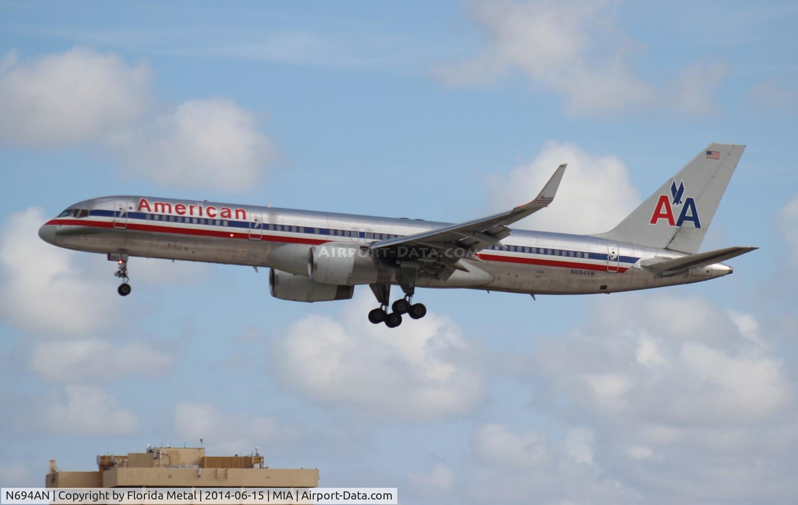 N694AN, 1994 Boeing 757-223 C/N 26974, American