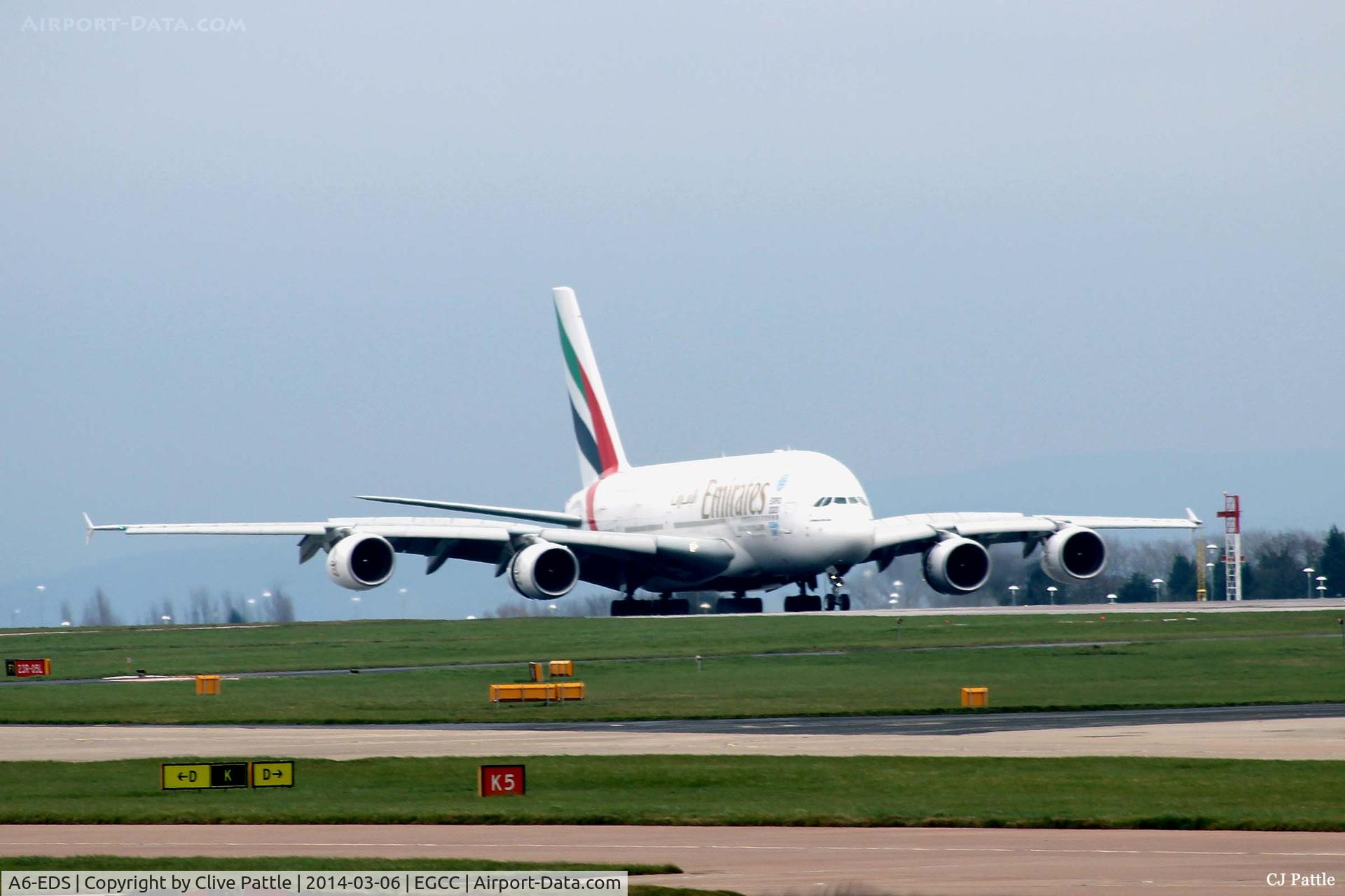 A6-EDS, 2011 Airbus A380-861 C/N 086, Manchester arrival