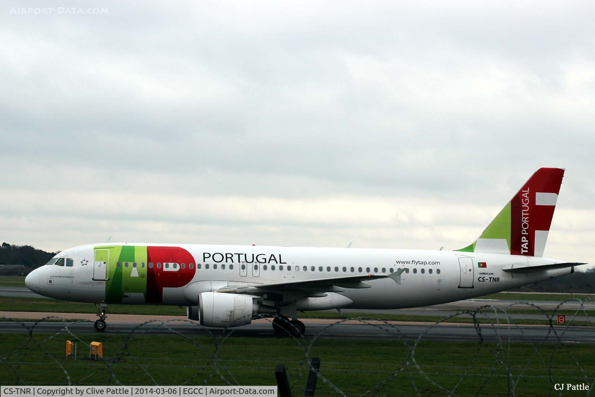 CS-TNR, 2009 Airbus A320-214 C/N 3883, Manchester arrival - taxy to the gate past the Runway Viewing Area