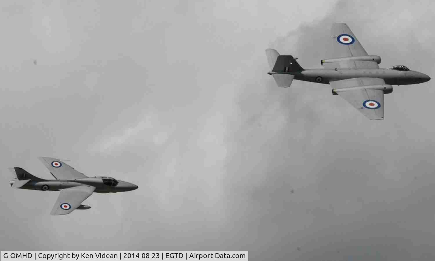 G-OMHD, 1959 English Electric Canberra PR.9 C/N SH1724, In formation with G-XMHD.