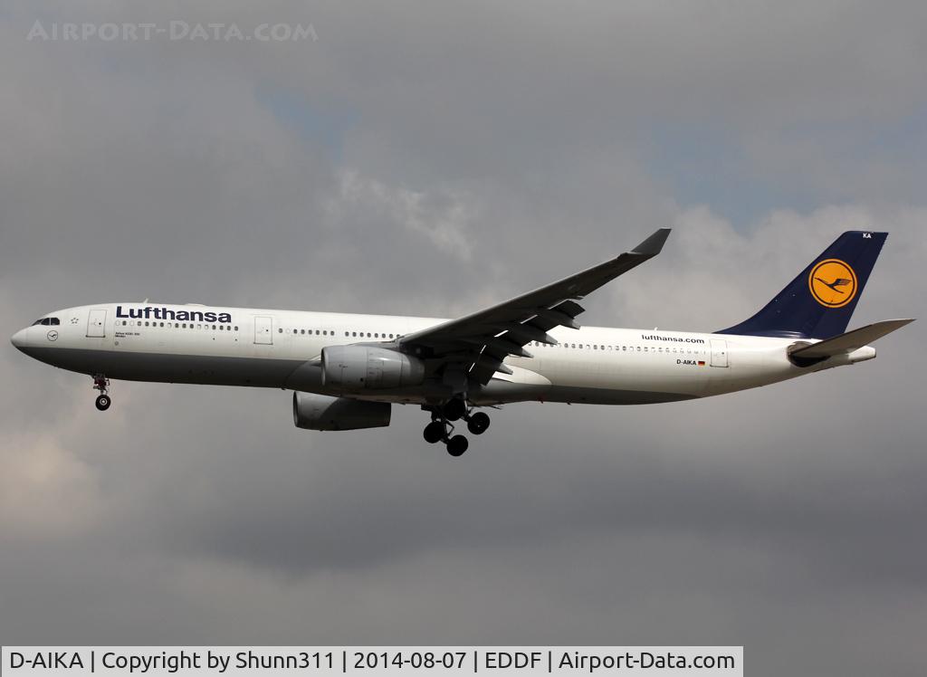 D-AIKA, 2004 Airbus A330-343X C/N 570, Landing rwy 25L