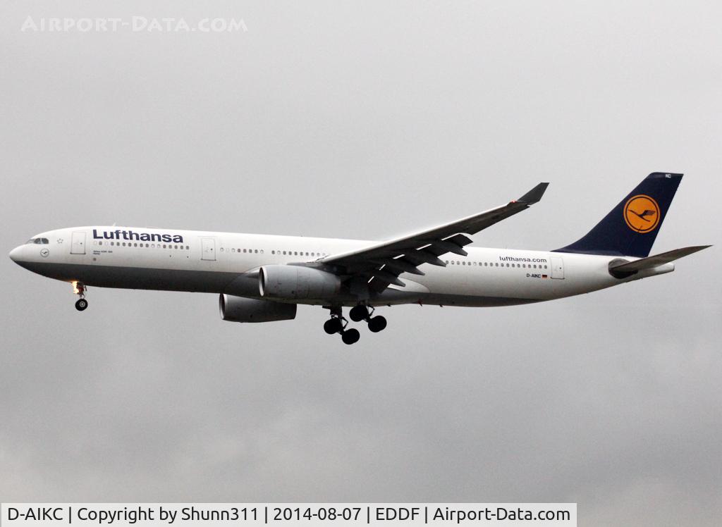 D-AIKC, 2004 Airbus A330-343X C/N 579, Landing rwy 25L