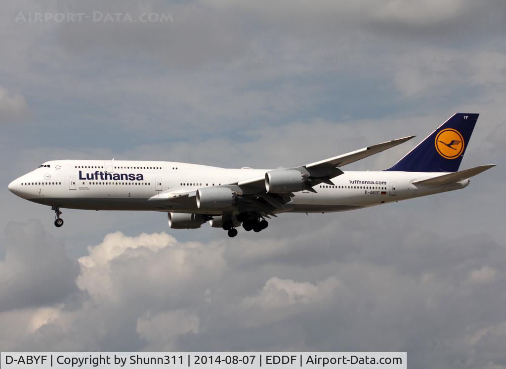 D-ABYF, 2012 Boeing 747-830 C/N 37830, Landing rwy 25L
