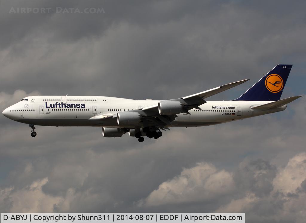D-ABYJ, 2013 Boeing 747-830 C/N 37834, Landing rwy 25L