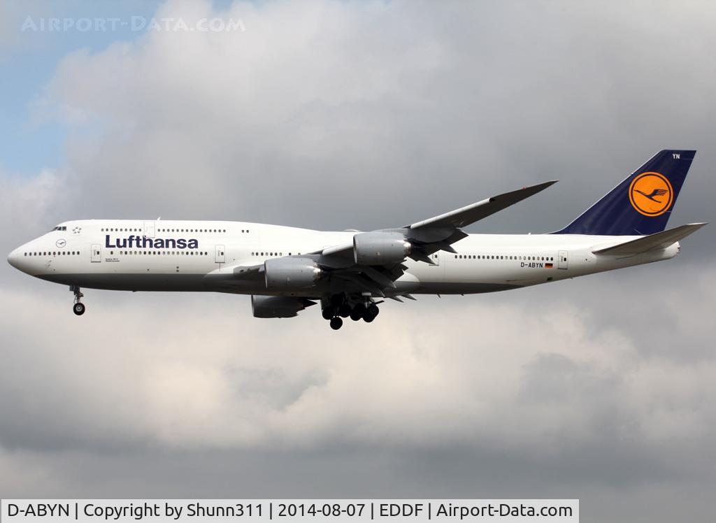 D-ABYN, 2014 Boeing 747-830 C/N 37838, Landing rwy 25L