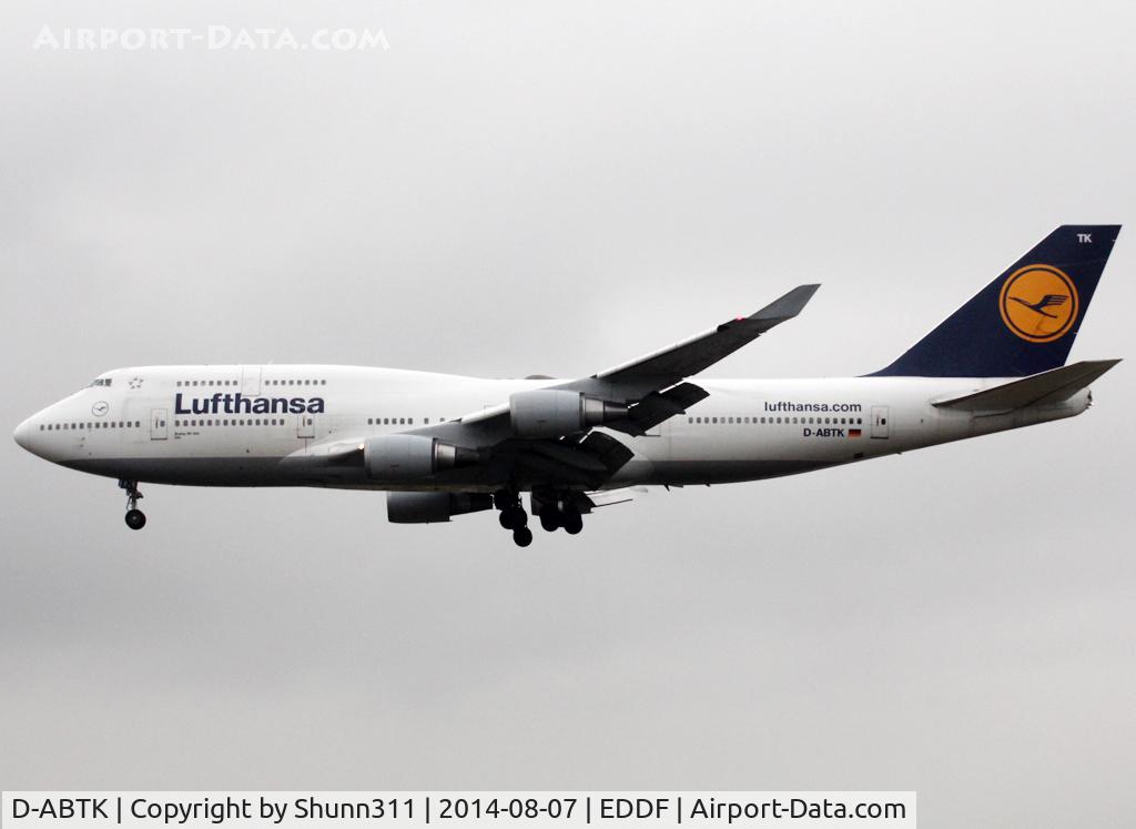 D-ABTK, 2001 Boeing 747-430 C/N 29871, Landing rwy 25L